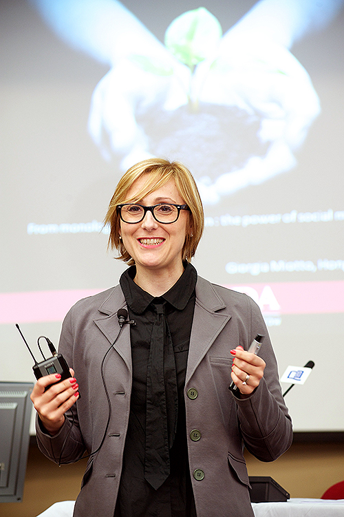Giorgia Miotto durante su ponencia en la 2013 EFMD International