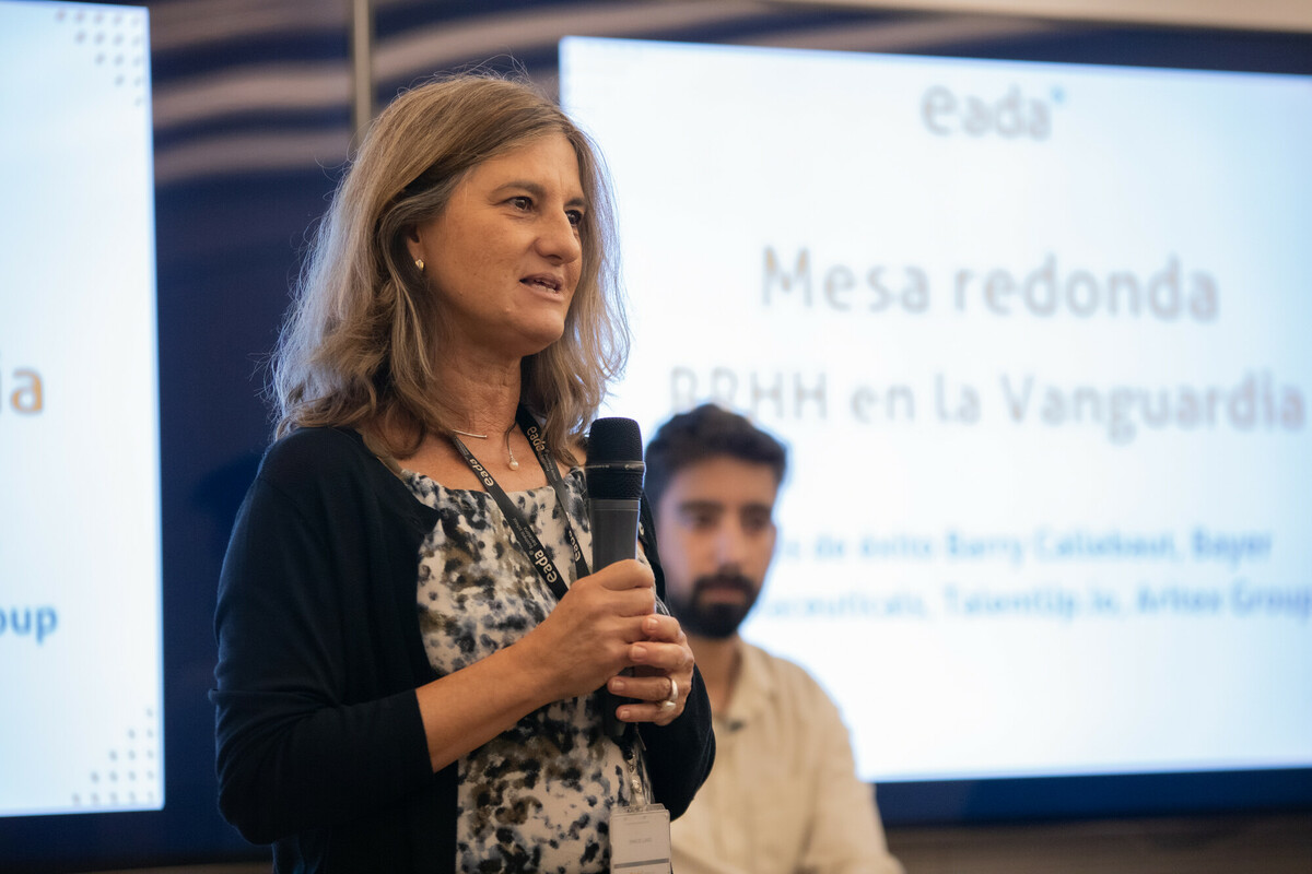 rs14803_2022-09-29-mesa-redonda-rrhh-en-la-vanguardia-09_emma-de-llanos-scr